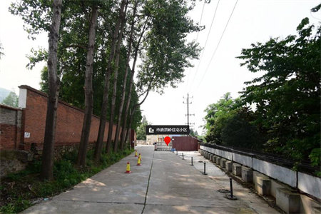 保利B区精装修三室两厅送车位储藏室！